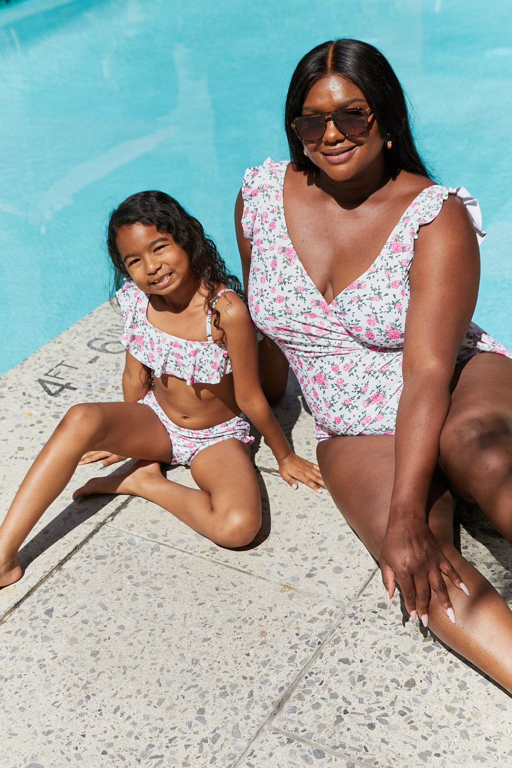 Two-Piece Swim Set in Roses Off-White