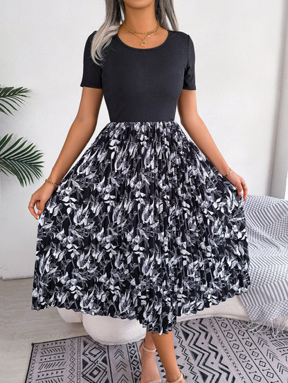 Printed Round Neck Pleated Dress